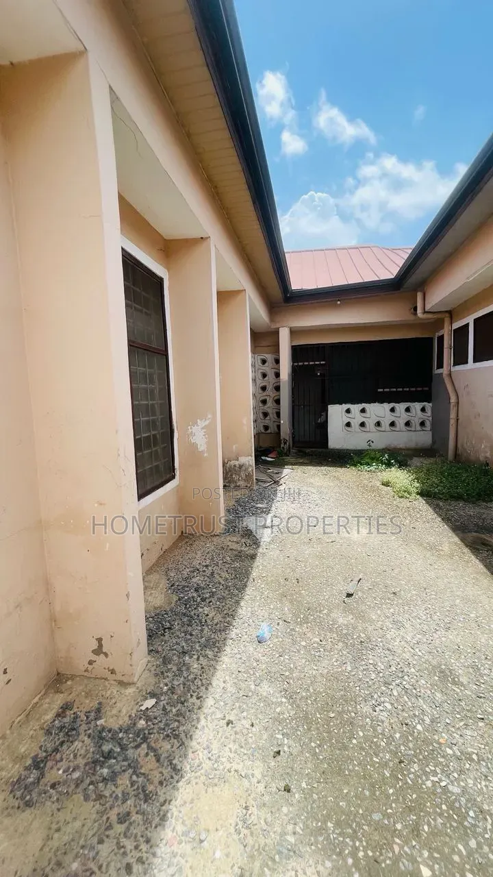 4bdrm House in Achimota Mile 7 for sale