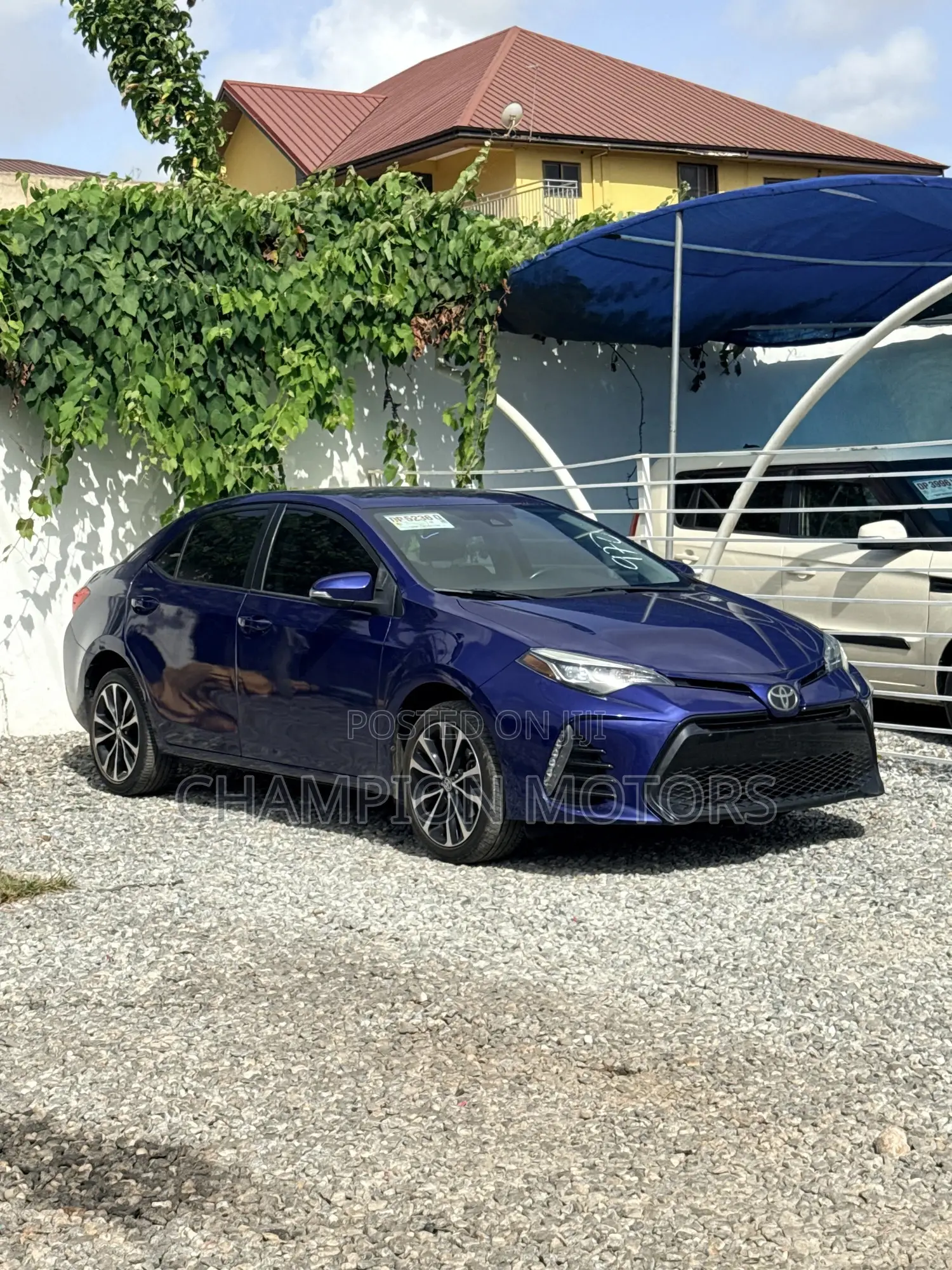 Toyota Corolla SE (1.8L 4cyl 2A) 2018 Blue