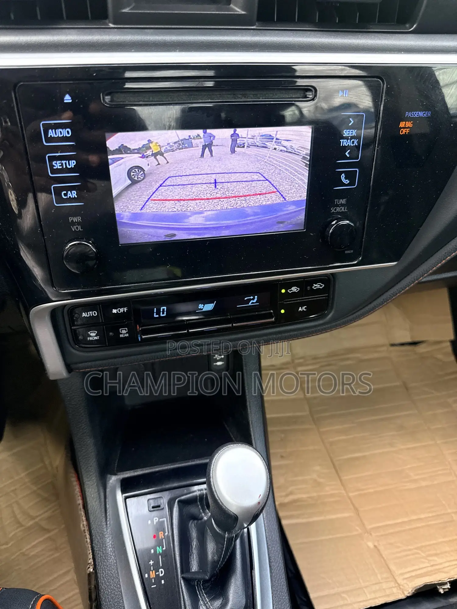 Toyota Corolla SE (1.8L 4cyl 2A) 2018 Blue