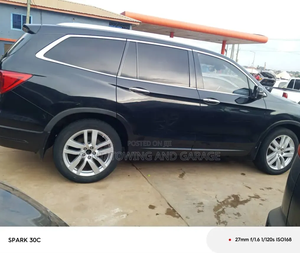Honda Pilot Touring 4dr SUV 4WD (3.5L 6cyl 9A) 2016 Black