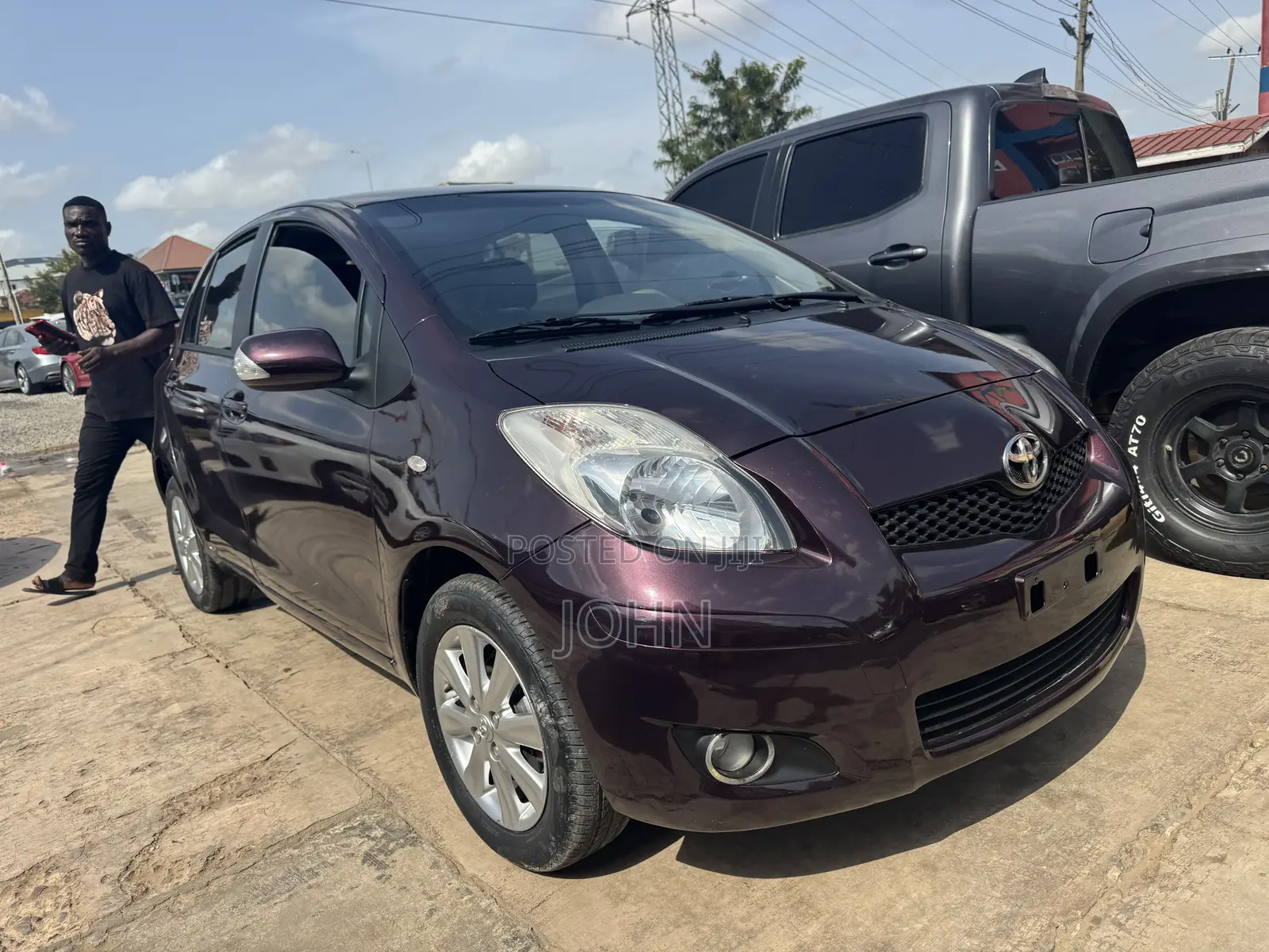 Toyota Yaris LE Hatchback 5dr 2012