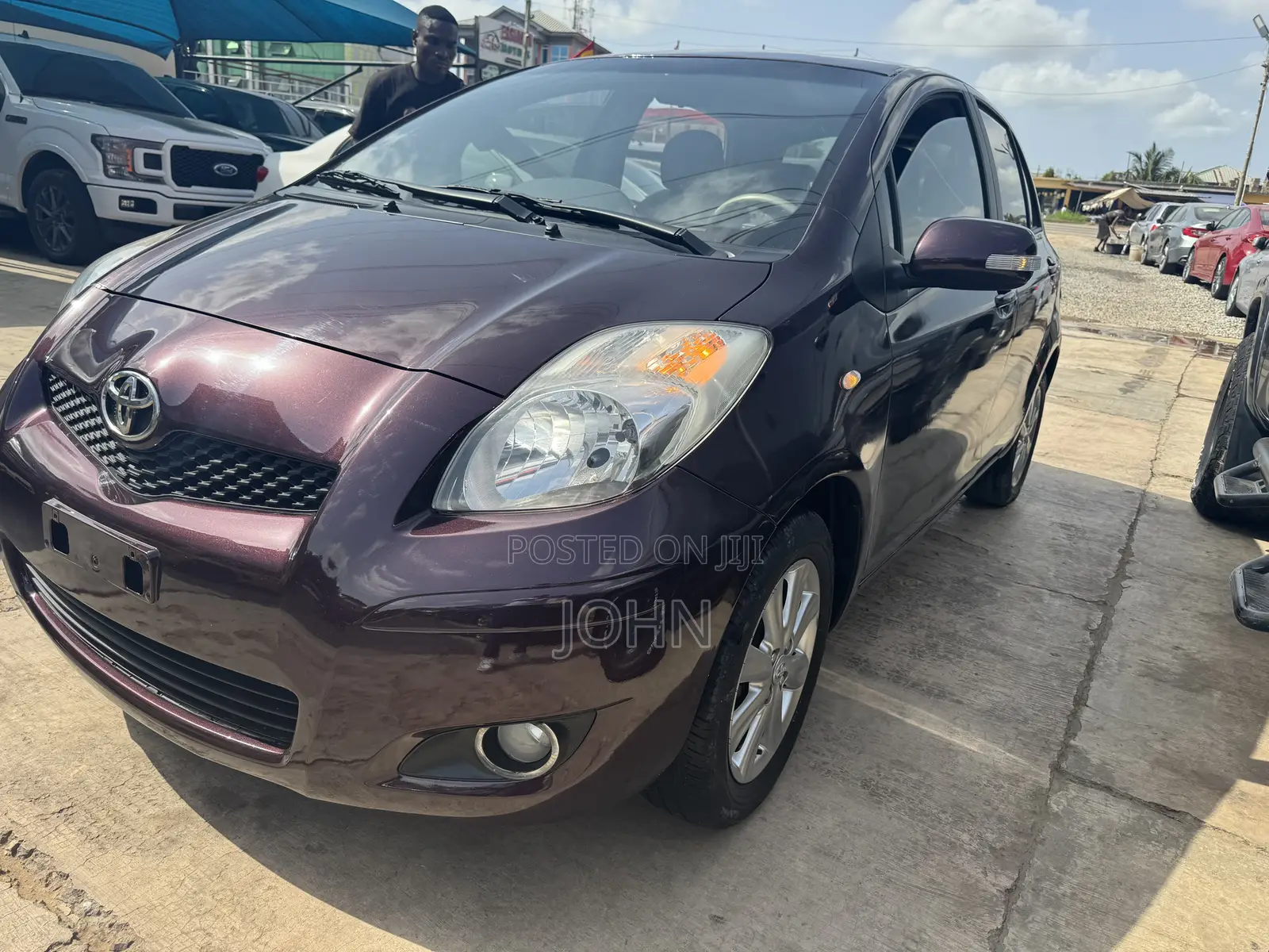 Toyota Yaris LE Hatchback 5dr 2012