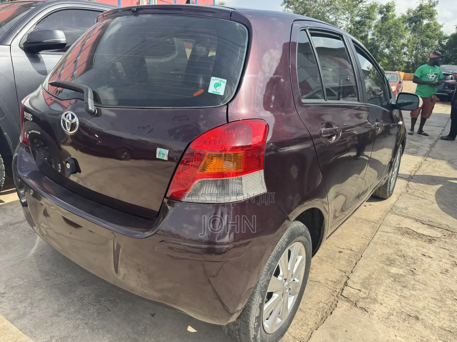 Toyota Yaris LE Hatchback 5dr 2012