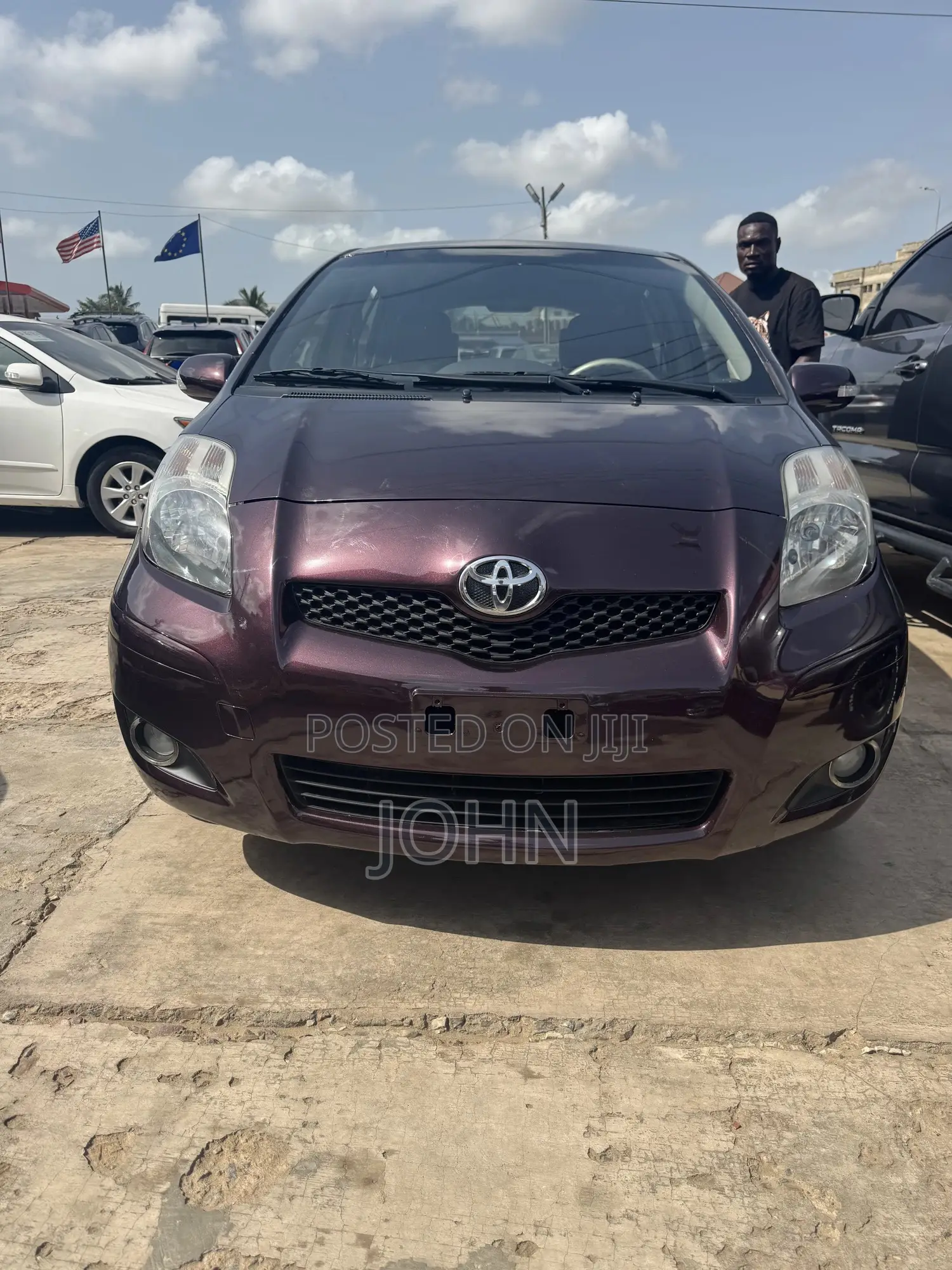 Toyota Yaris LE Hatchback 5dr 2012