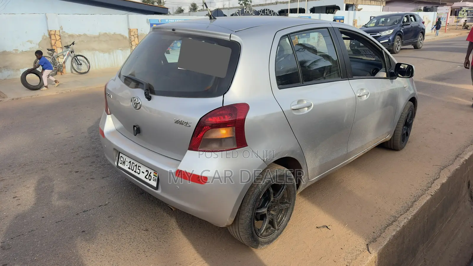 Toyota Yaris Base Hatchback 5dr 2010 Silver
