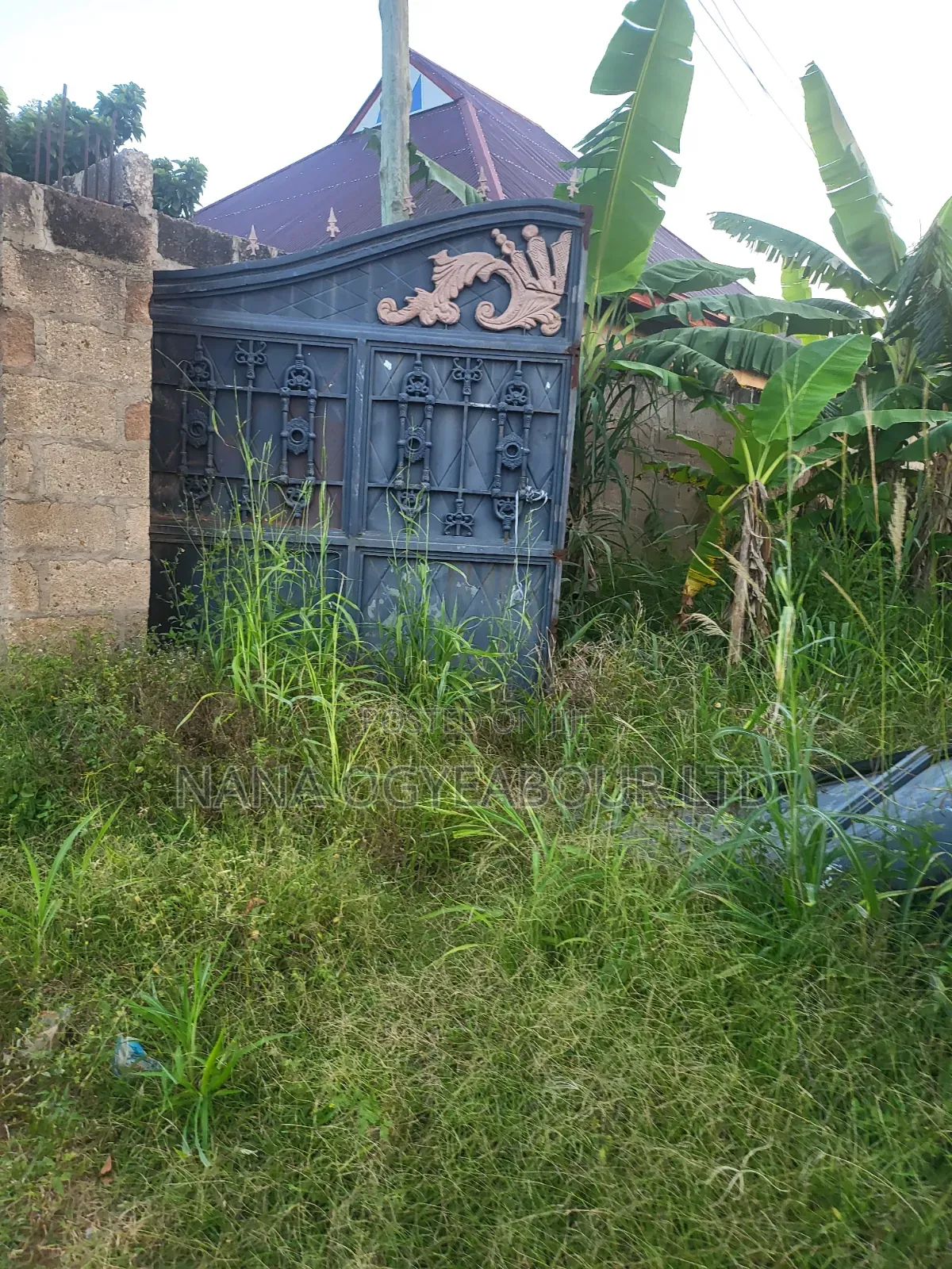 10bdrm House in At Nyaboo, Asante Akim Central Municipal for sale