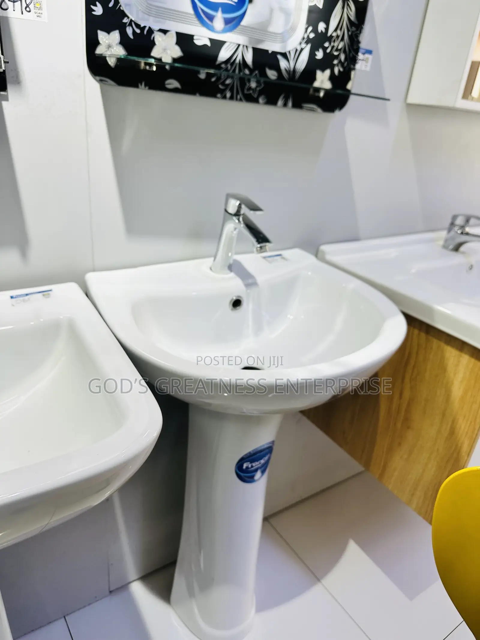 Round Pedestal Basin