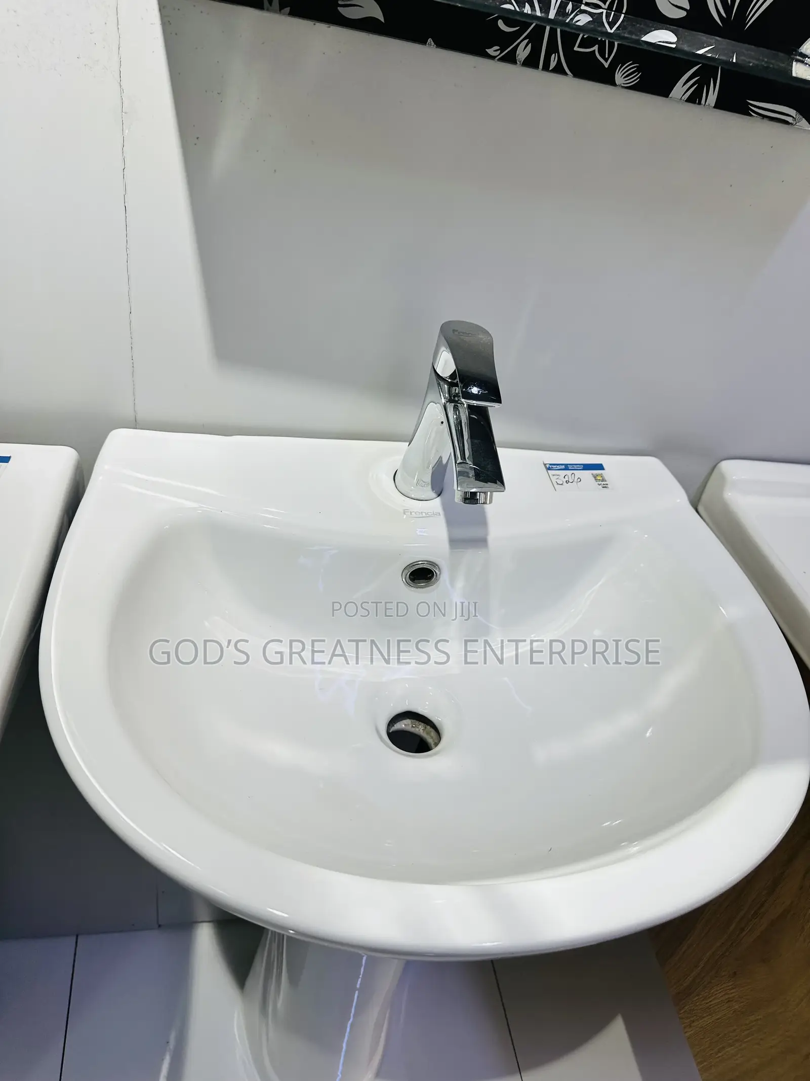 Round Pedestal Basin