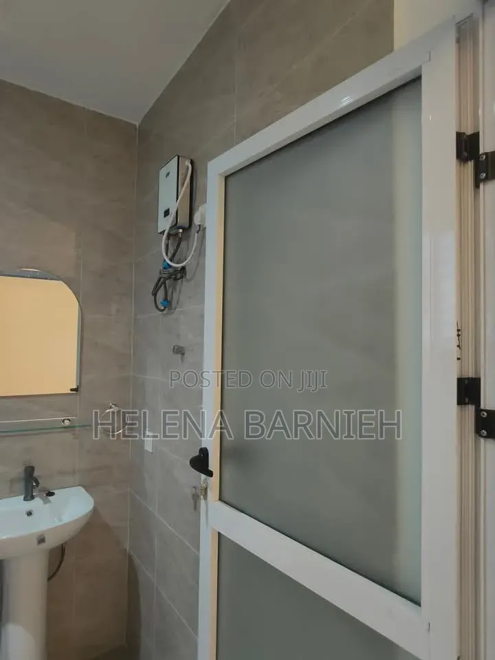 2bdrm Apartment in Helena Estate Agency, Ofankor for rent