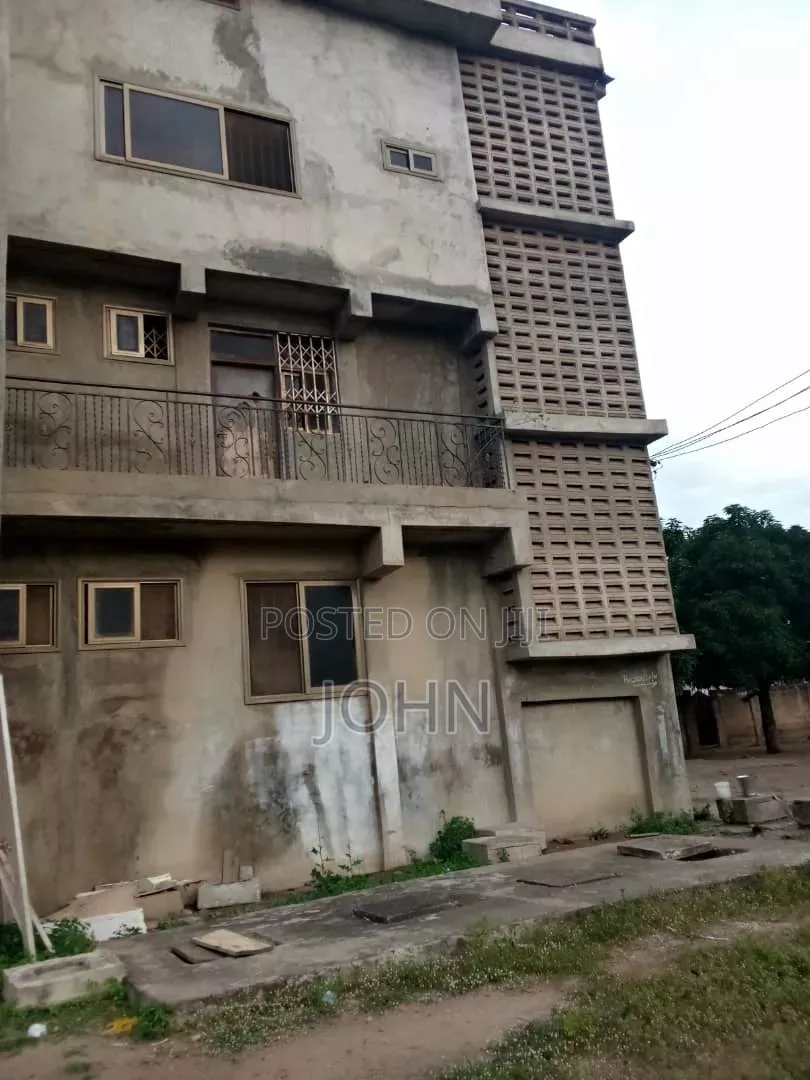 8bdrm House in Survivorestates, Akweley for sale