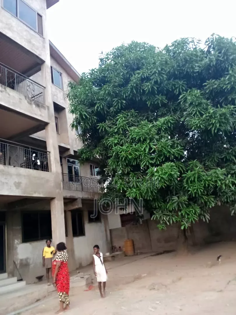 8bdrm House in Survivorestates, Akweley for sale