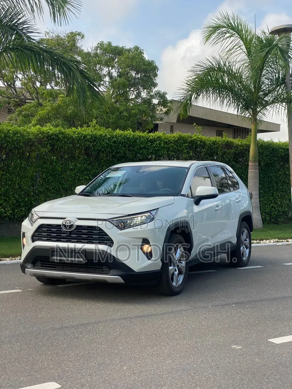 Toyota RAV4 XLE Premium 2021 White