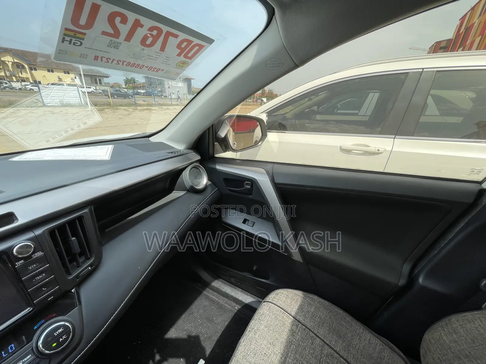 Toyota RAV4 LE FWD 2019 White
