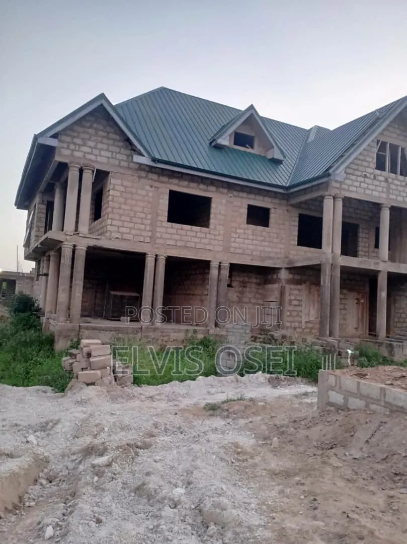 5bdrm House in Accra Metropolitan for sale