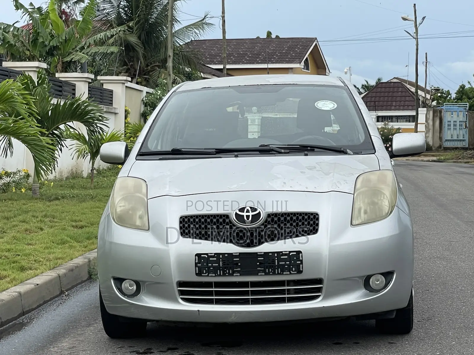 Toyota Yaris Base Sedan 4dr 2010 Silver