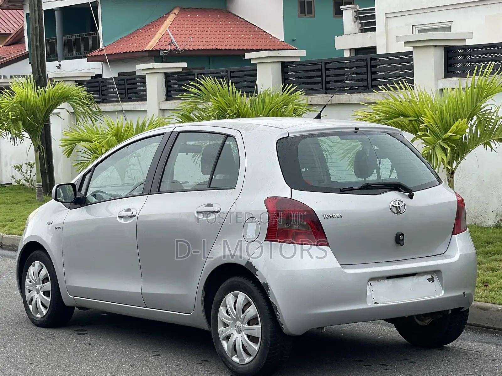 Toyota Yaris Base Sedan 4dr 2010 Silver