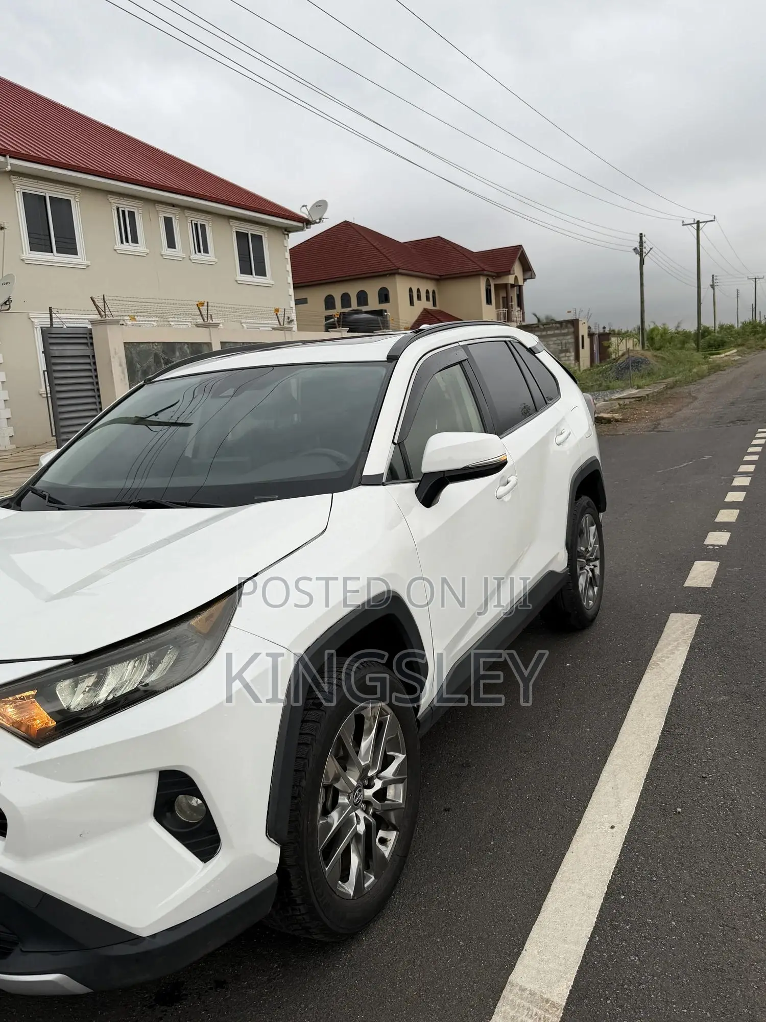 Toyota RAV4 XLE AWD 2019 White