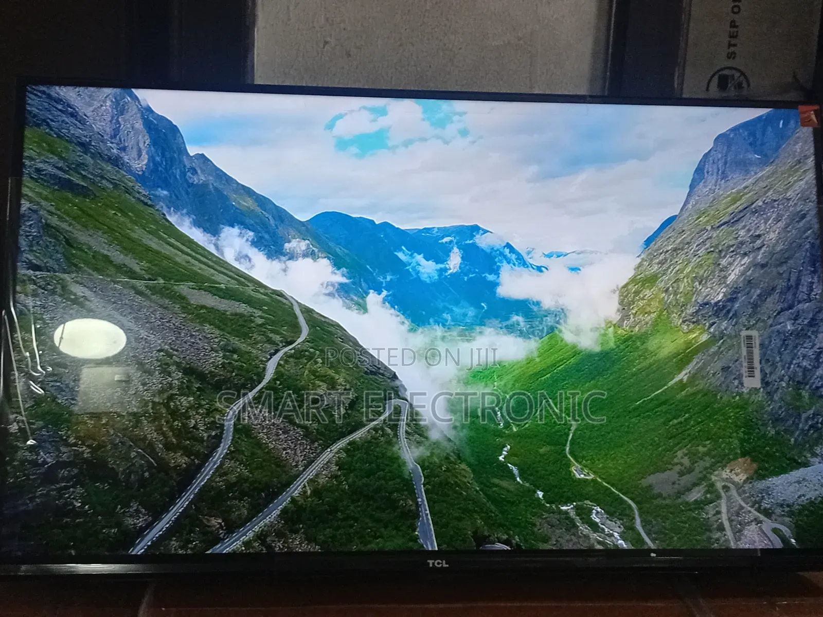 TCL 32” Hd Smart Qled Tv With Smooth Streaming Experience
