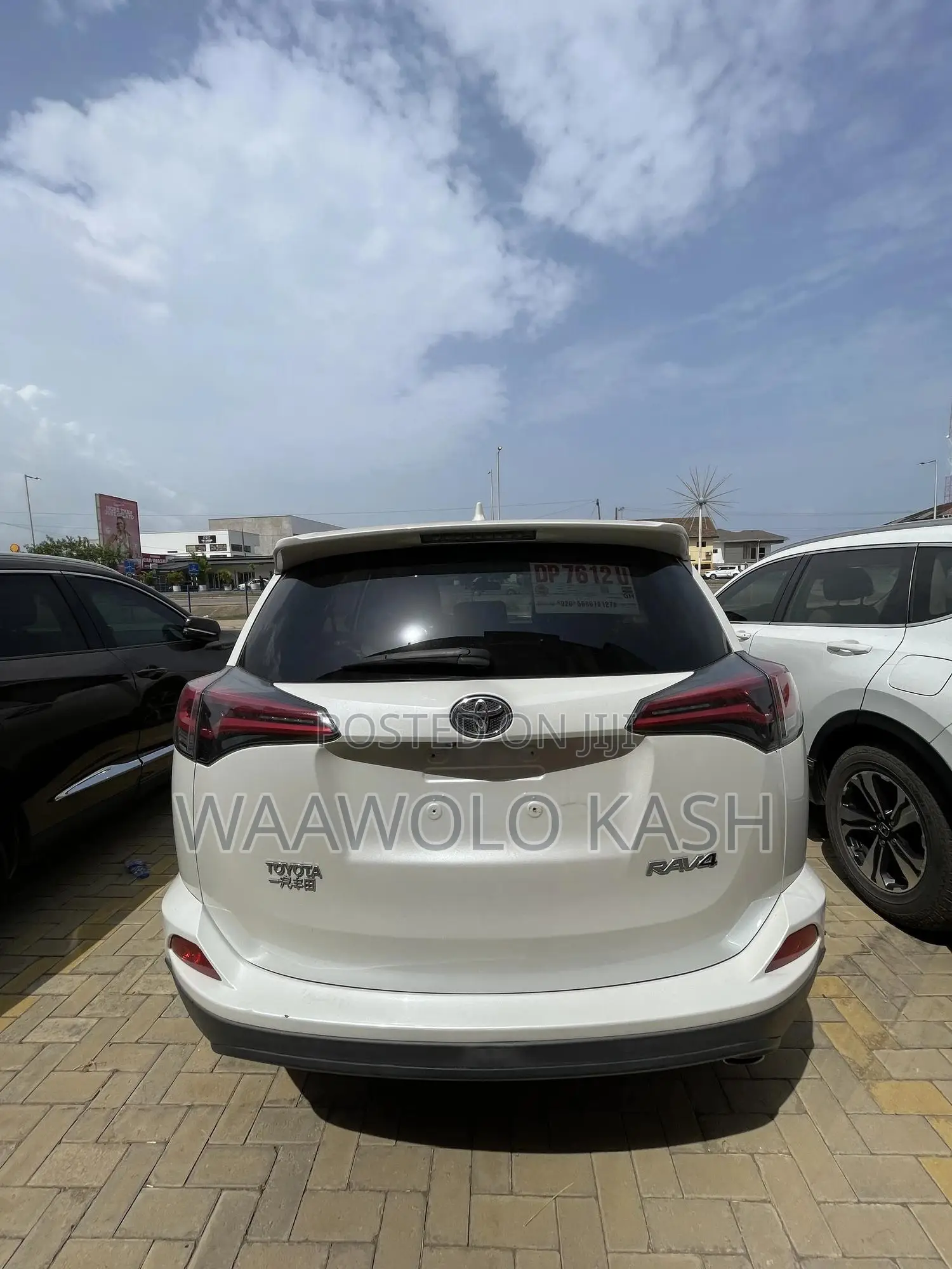 Toyota RAV4 LE FWD 2019 White