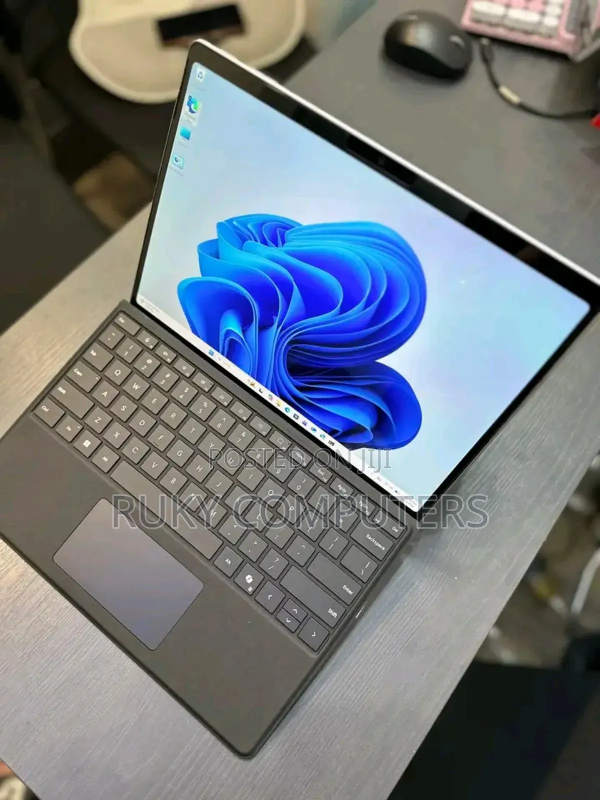New Microsoft Surface Pro 11th Edition, a Copilot+ PC 32GB SSD 1T