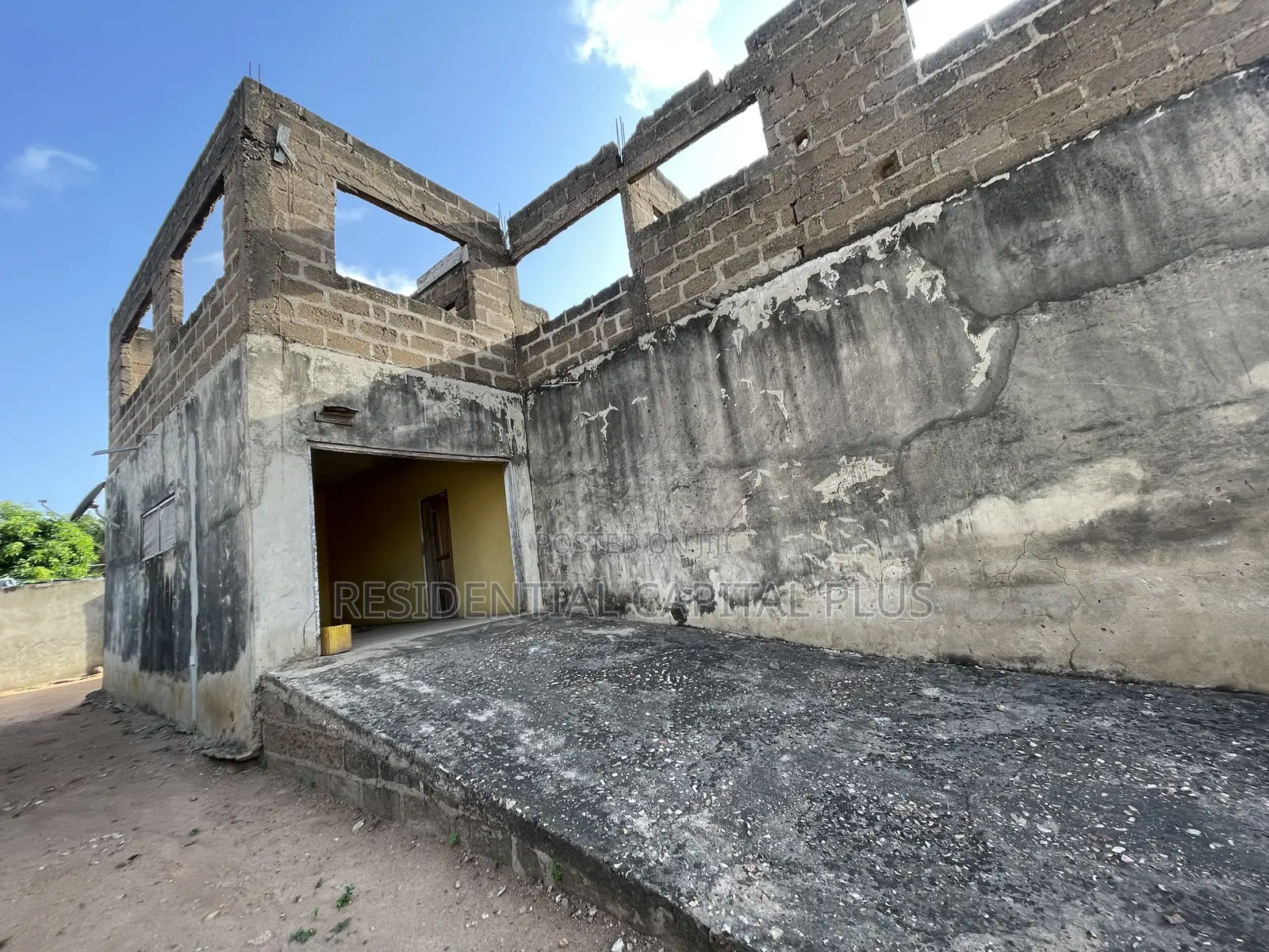 8bdrm Duplex in Omanjor, Sowutwuom for sale