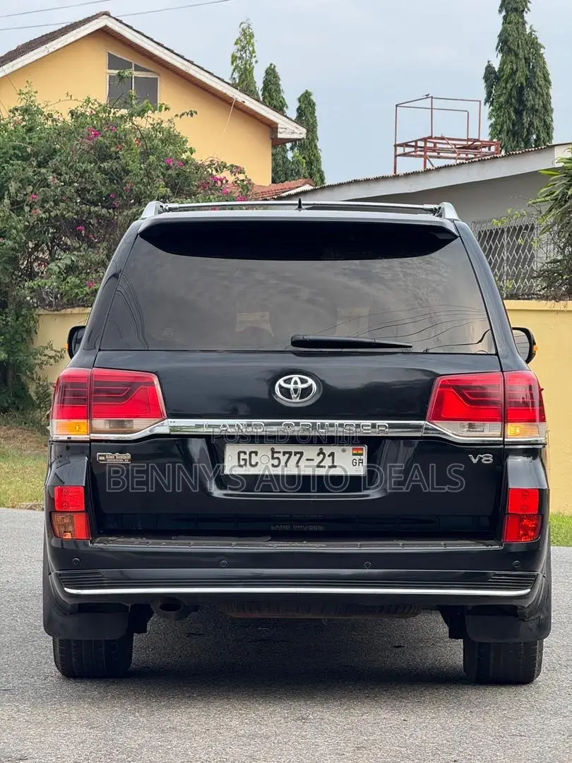 Toyota Land Cruiser 5.7 V8 GXR 2016 Black