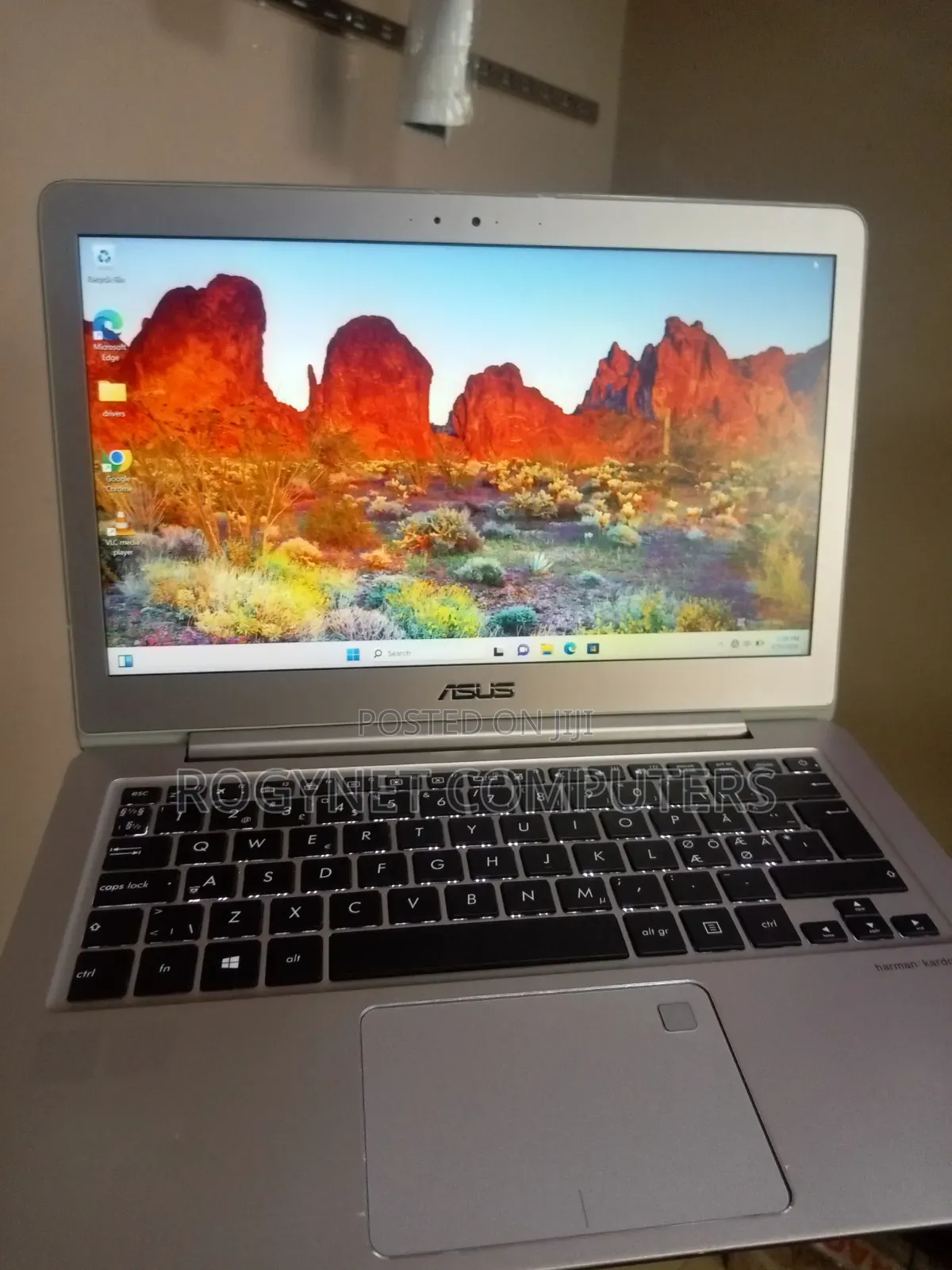 Laptop Asus ZenBook UX330UA 8GB Intel Core i5 SSD 256GB