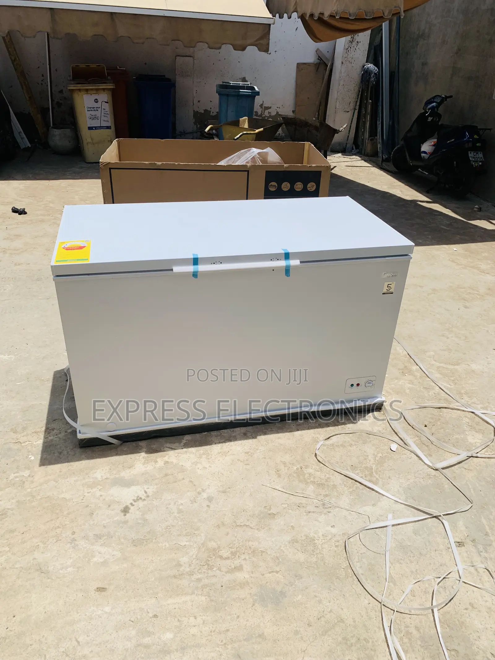 Easy Clean Self Chest Freezer Single Door 418l Midea
