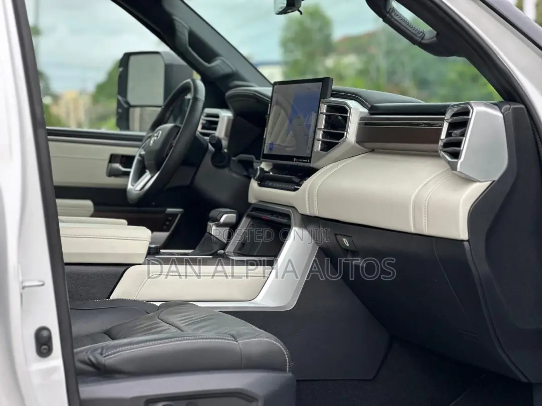 Toyota Tundra 2024 White