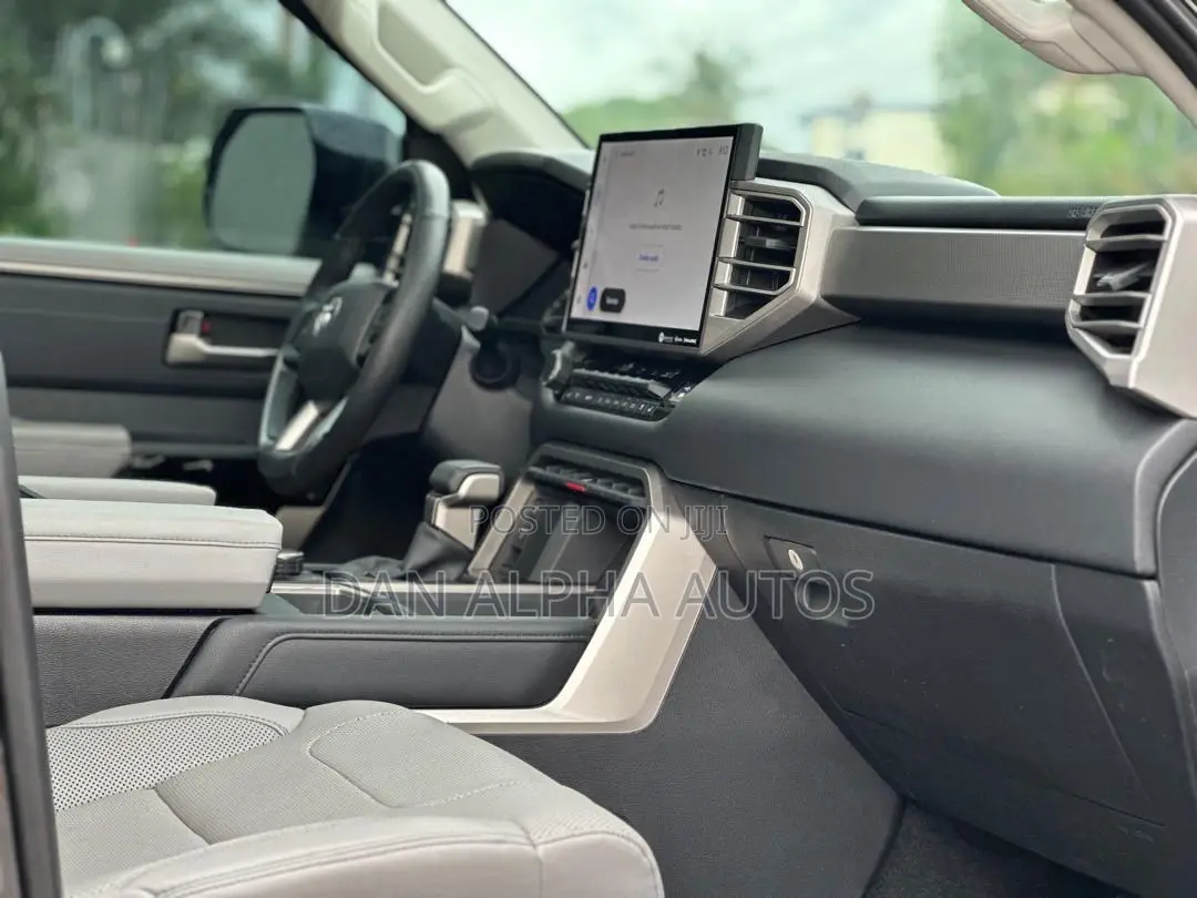 Toyota Tundra 2023 Black