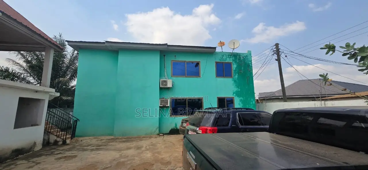 9bdrm House in Tema Metropolitan for sale