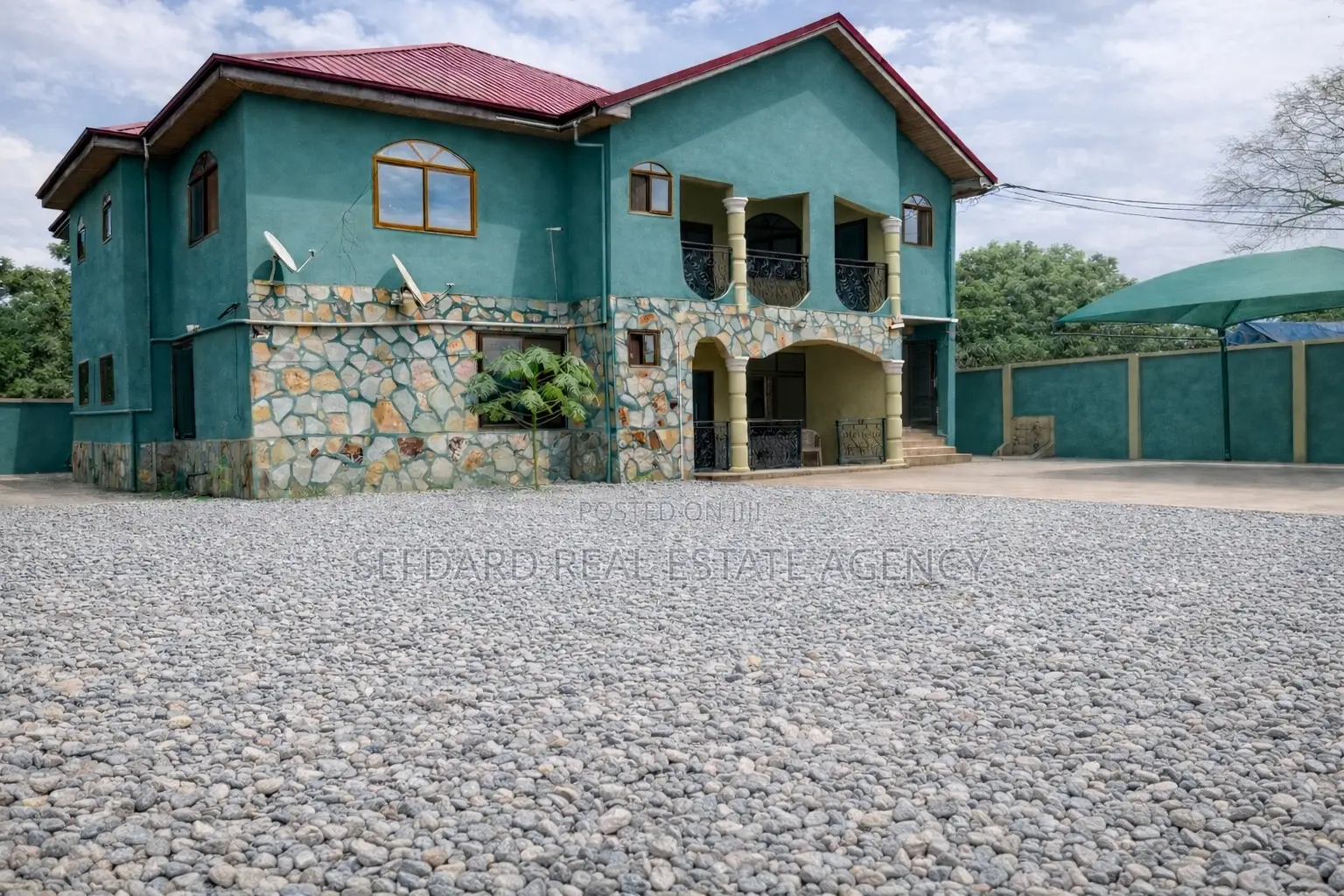 6bdrm House in Sefdard Properties, Pokuase for sale