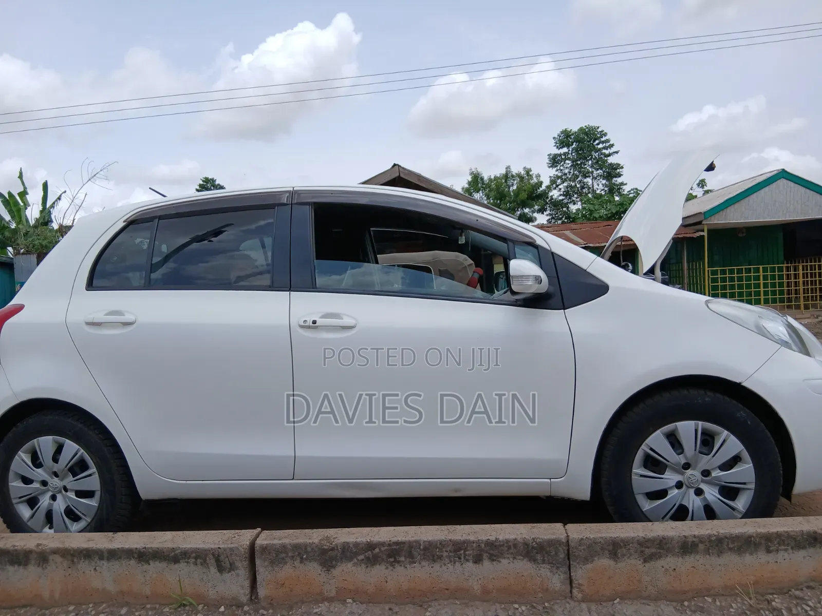 Toyota Vitz 1.0 FWD 3dr 2010 White