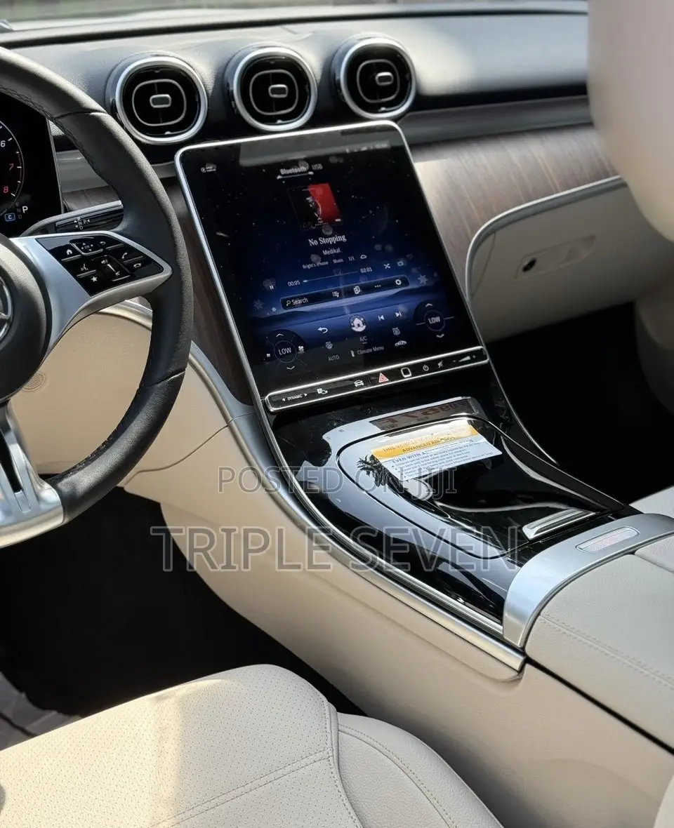 New Mercedes-Benz C300 2025 White