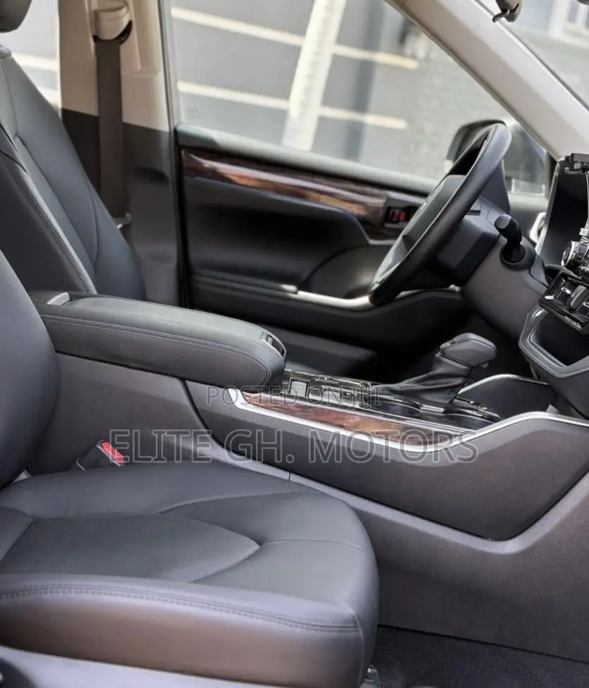 Toyota Highlander XLE 2022 Black