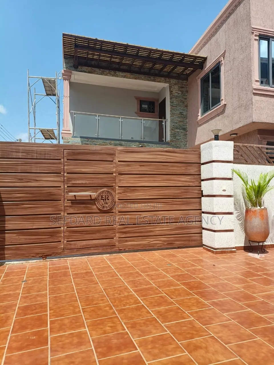 4bdrm Duplex in Sefdard Properties, Tesano for rent