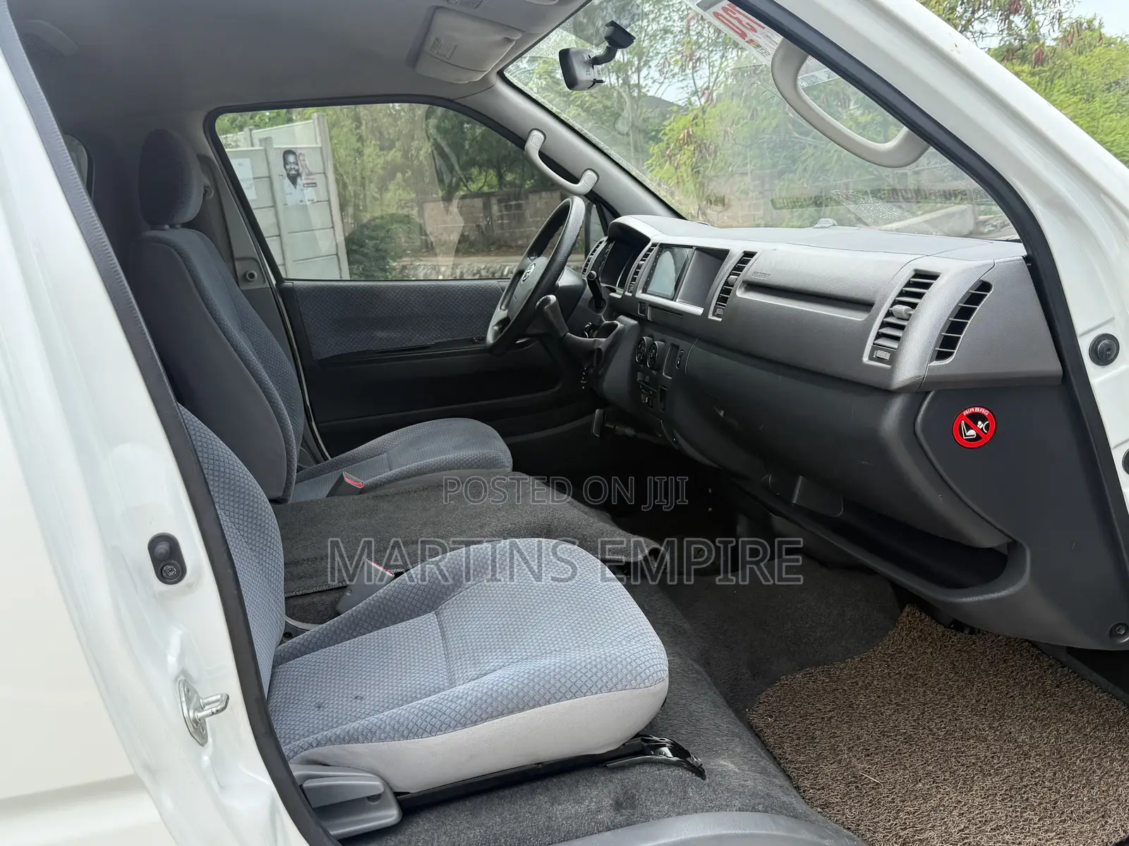 Toyota HiAce 2017 White