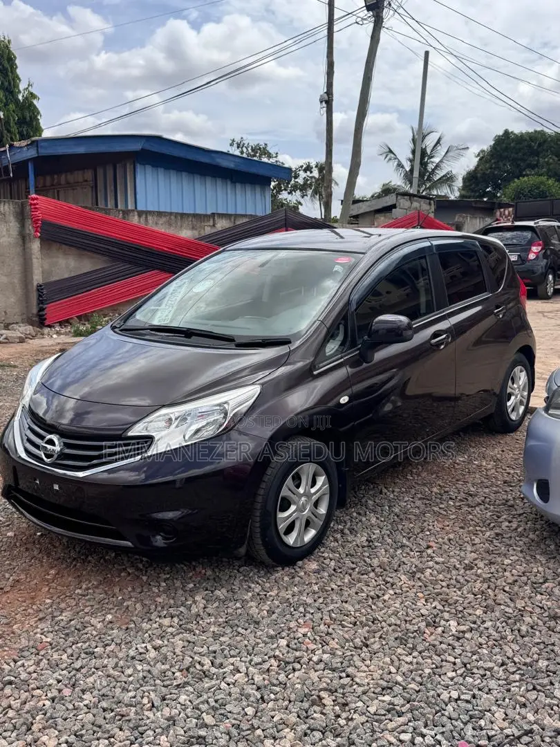 Toyota Vitz 1.3 FWD 5dr 2014 Black