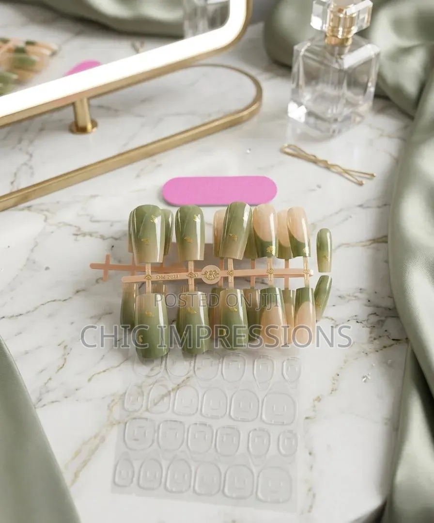 24 Reusable Press On Nails