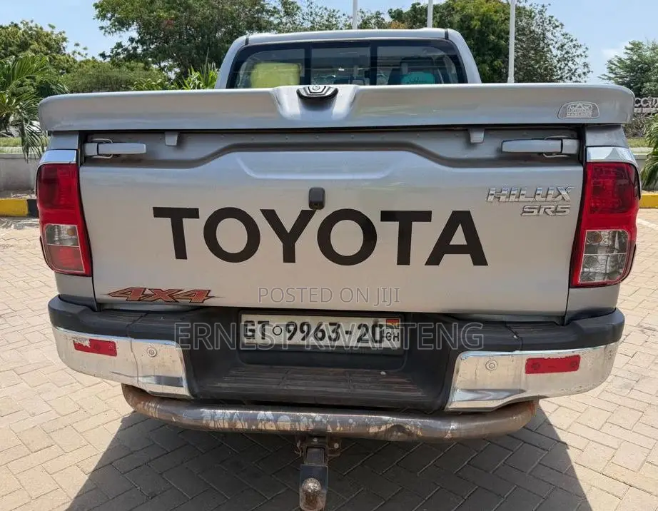 Toyota Hilux 2020 Gray