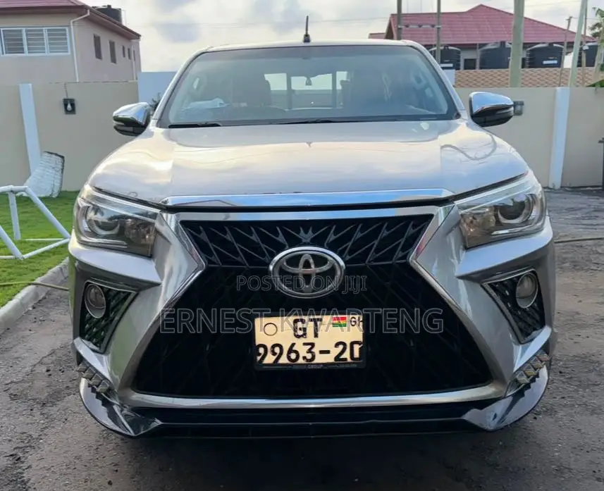 Toyota Hilux 2020 Gray