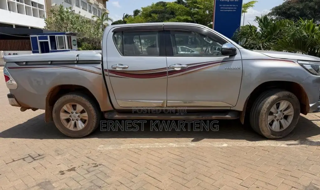 Toyota Hilux 2020 Gray
