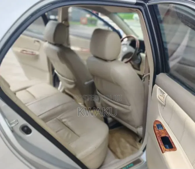 Toyota Corolla Altis 2010 Silver