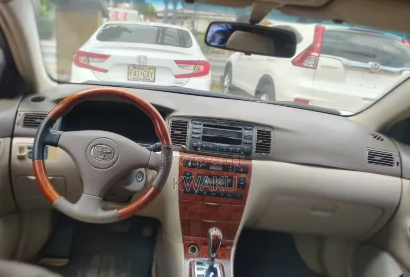 Toyota Corolla Altis 2010 Silver
