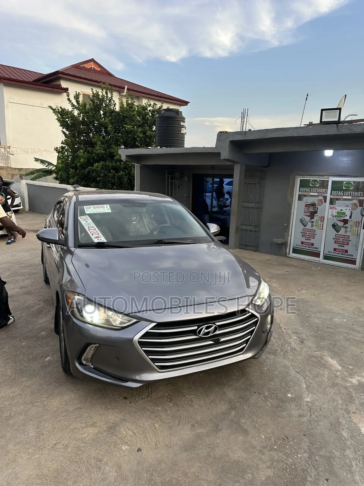 Hyundai Elantra SE Sedan FWD (2.0L 4cyl 6M) 2017 Gray
