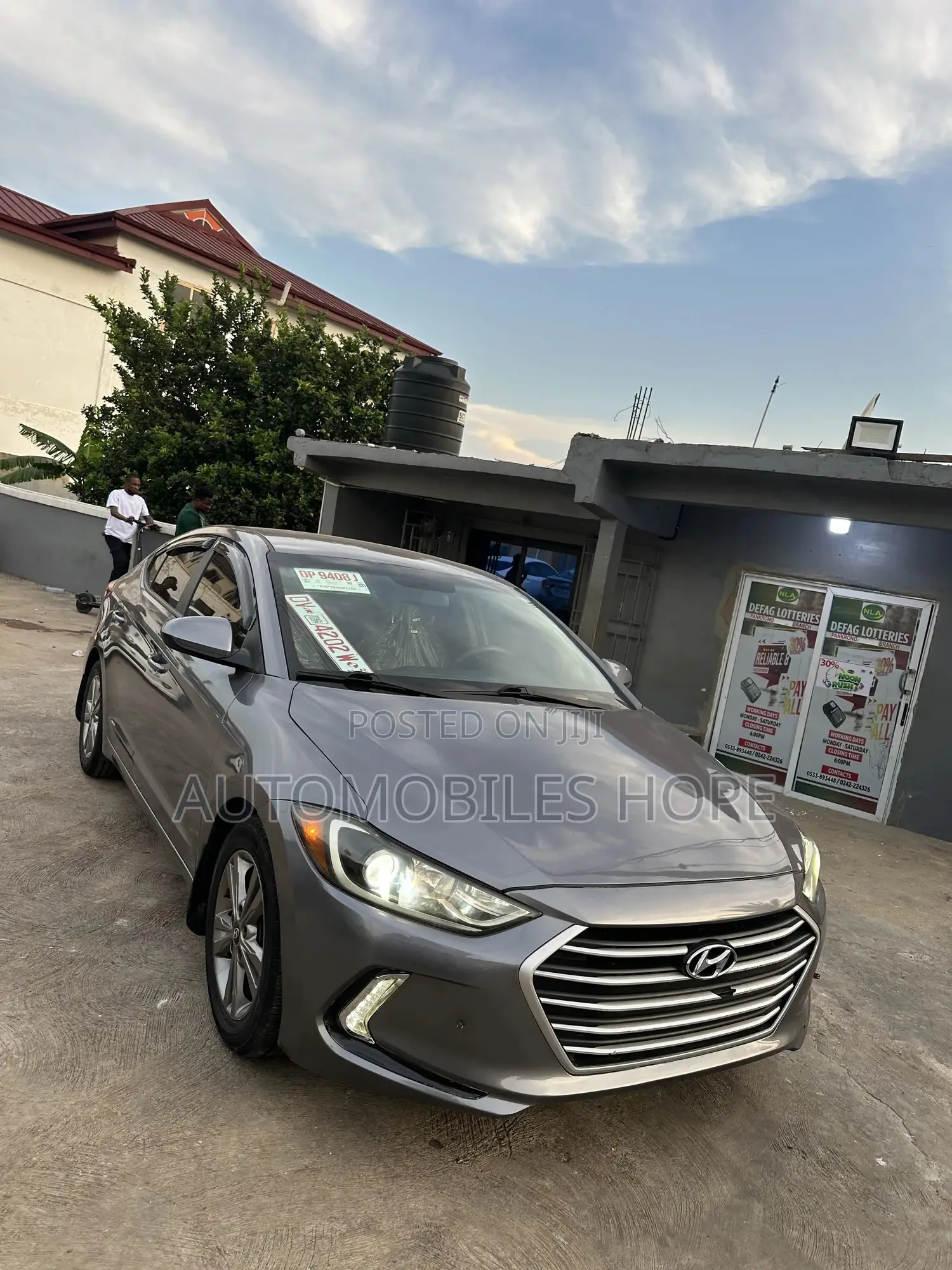 Hyundai Elantra SE Sedan FWD (2.0L 4cyl 6M) 2017 Gray