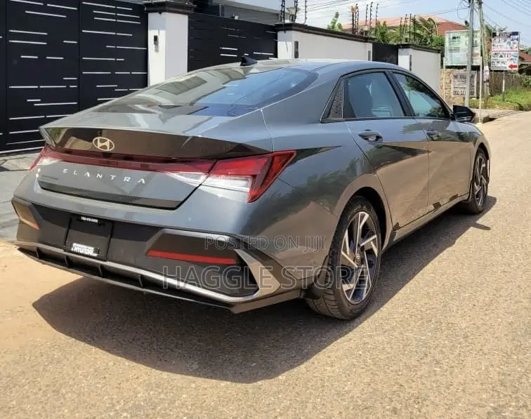 Hyundai Elantra SE 2024 Gray