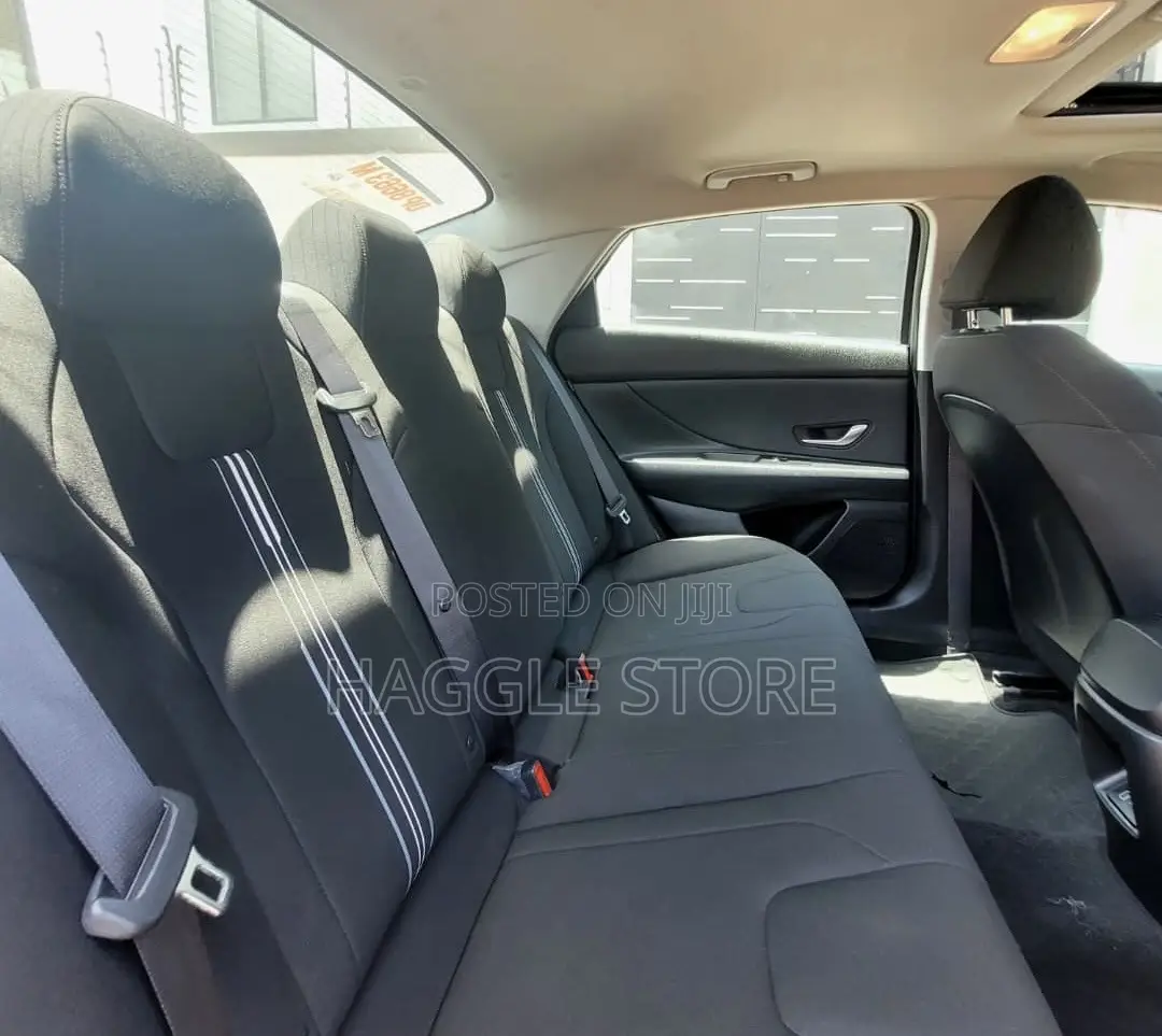Hyundai Elantra SE 2024 Gray