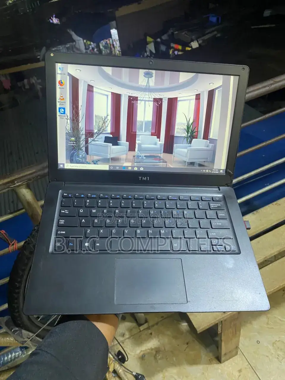 Laptop Avita Admiror Intel 14 4GB Intel HDD+SSD 320GB