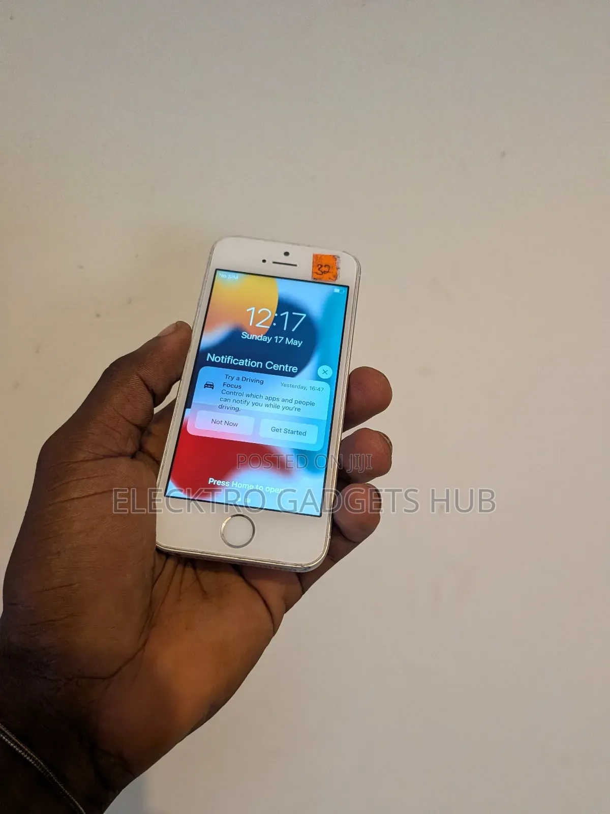 Apple iPhone SE 64 GB Gray